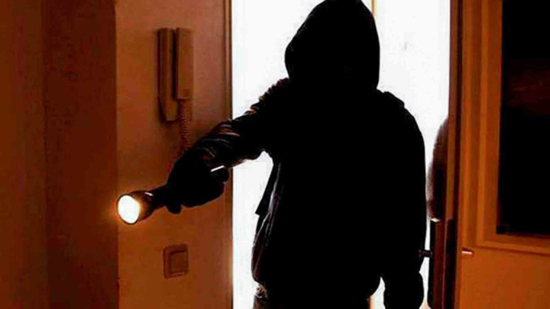 Paytaxtda 75 yaşlı qadın evində döyülüb, qızıl boyunbağısı oğurlanıb