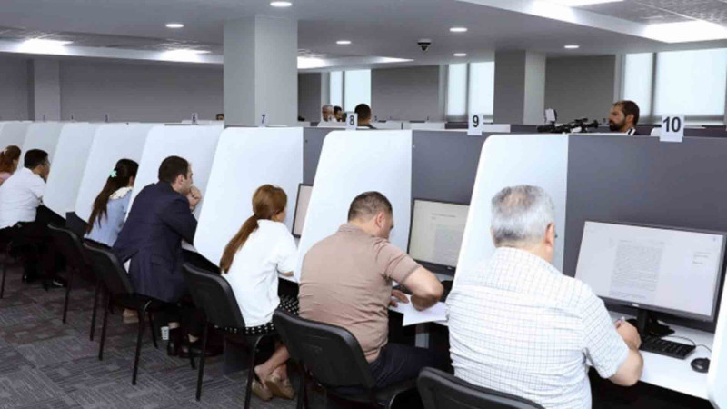 DİM-də 167 hakimliyə namizədin yazılı imtahanı keçirilib