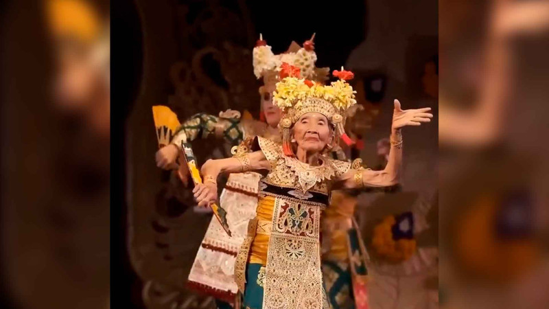 106 yaşlı rəqqasə əfsanəyə çevrilib