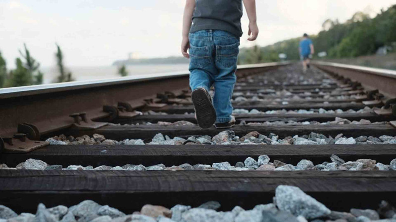 Xırdalanda sürət qatarı azyaşlını vurub