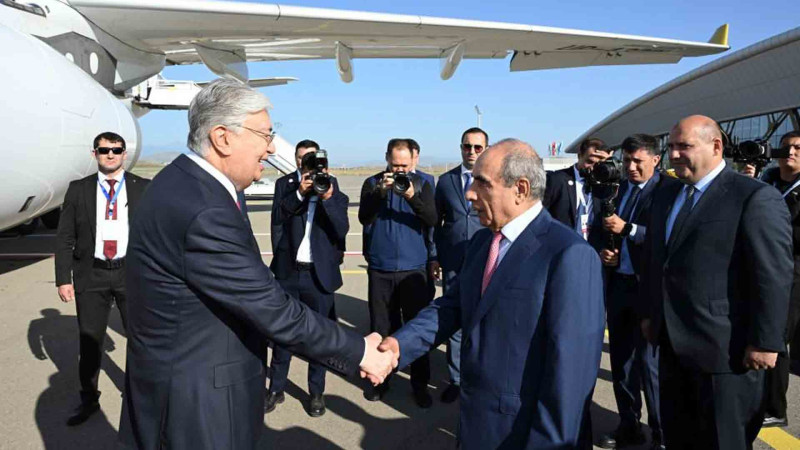Qazaxıstan Prezidenti Kasım-Jomart Tokayev Azərbaycana səfərə gəlib