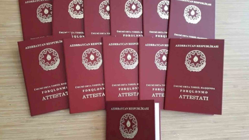 Bakıda 3 000-dən çox məzun məktəbi fərqlənmə attestatı ilə bitirib