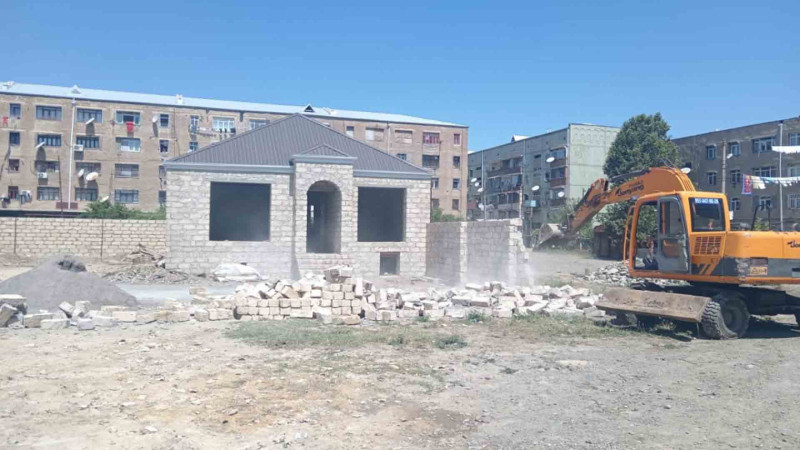 Gəncədə qanunsuz tikinti işləri dayandırılıb
