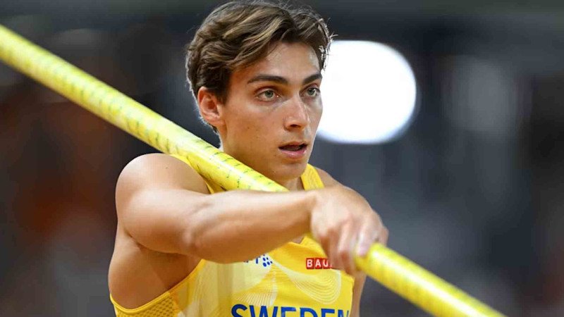 Dünya rekordçusu Olimpiya kəndində yaşamaqdan imtina edib