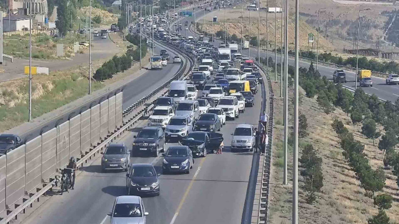 Qəza nəticəsində Bakı-Sumqayıt şosesi istiqamətində sıxlıq yaranıb