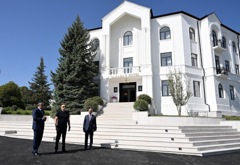 İlham Əliyev Xankəndidə “Qarabağ” hotelinin açılışında iştirak edib