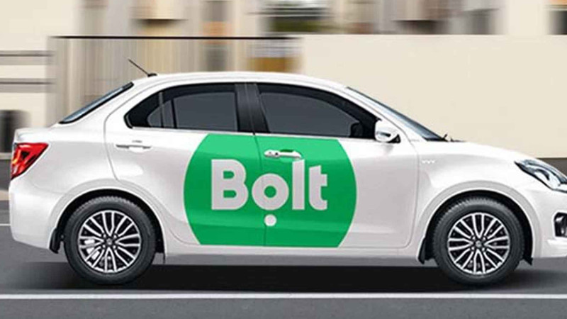 “Bolt”dan komfort taksi çağırdı, sürücü arxa oturacağa keçdi