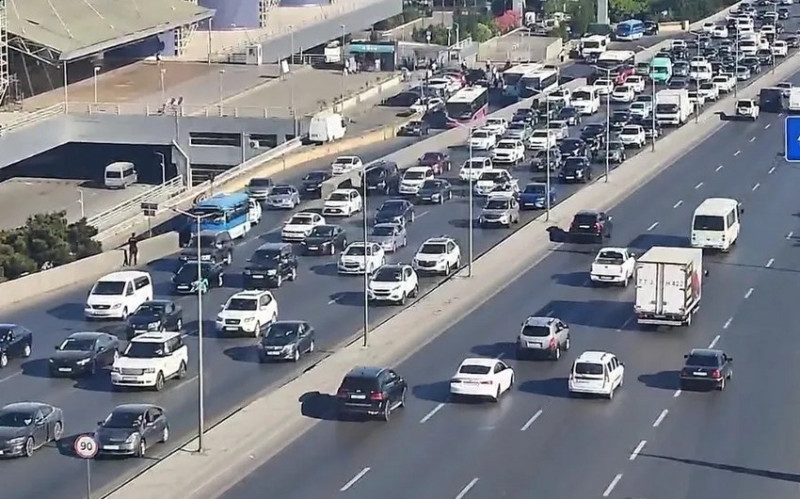 Bakıda tıxac olan yollar - SİYAHI