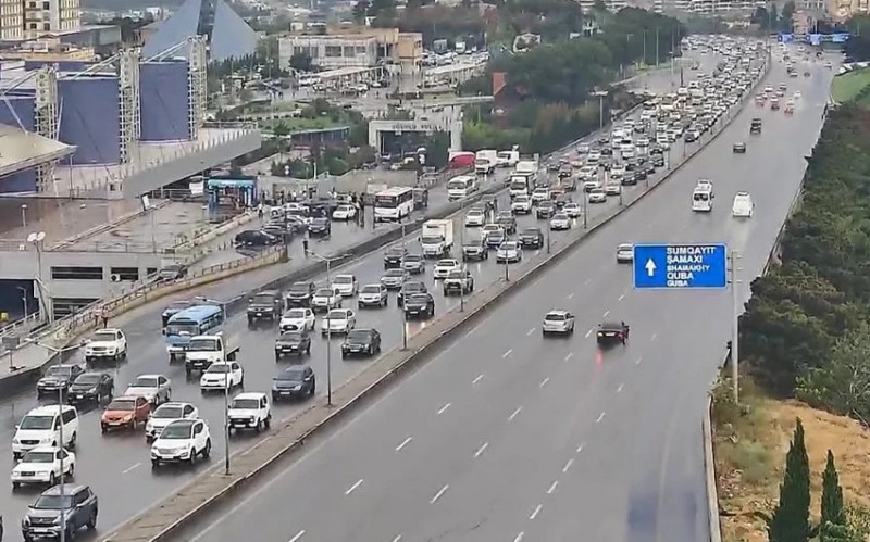 Bakıda tıxac olan yollar - SİYAHI