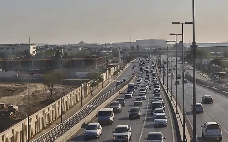 Bakıda tıxac olan yollar - SİYAHI
