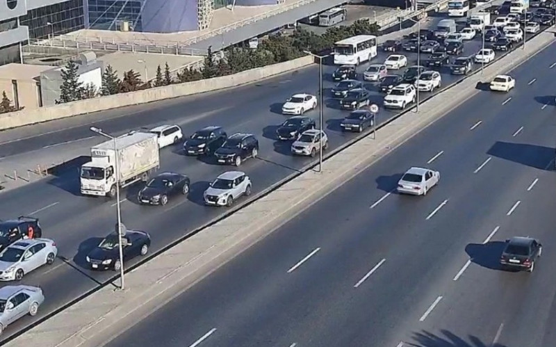 Bakıda tıxac olan yollar - SİYAHI