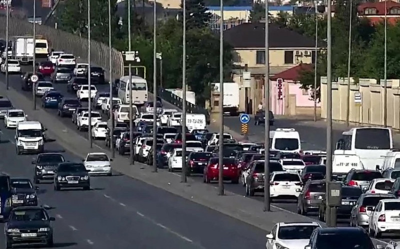 Avqust ayının ilk günündə Bakıda tıxac olan yollar - SİYAHI