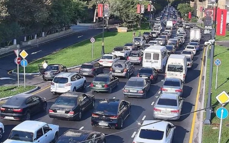 Bakıda tıxac olan yollar - SİYAHI
