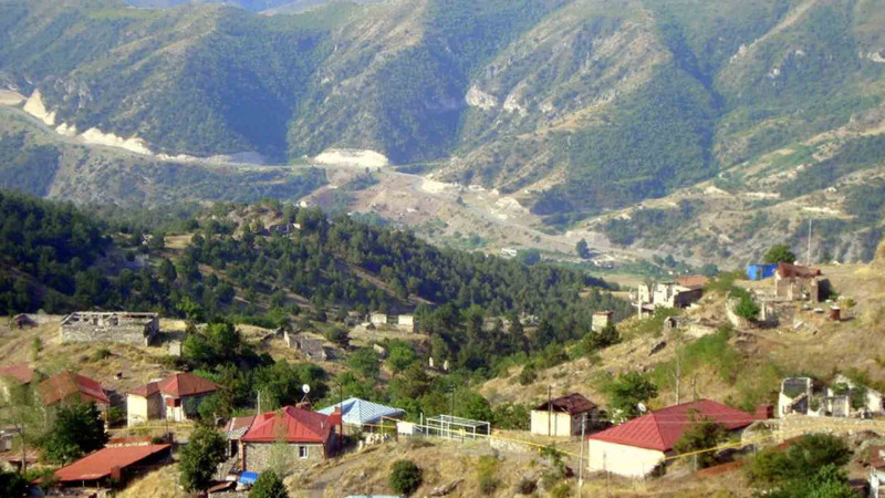 Bu ilin ikinci yarısında Laçının Güləbird kəndinə köç olacaq