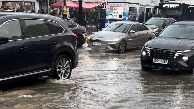 Bakıda bəzi yollarda sıxlıq müşahidə olunur - SİYAHI