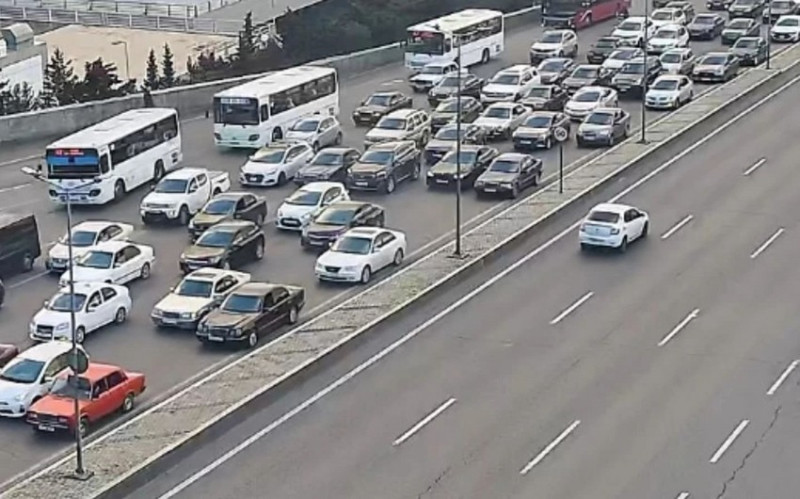 Bakıda tıxac olan yollar - SİYAHI