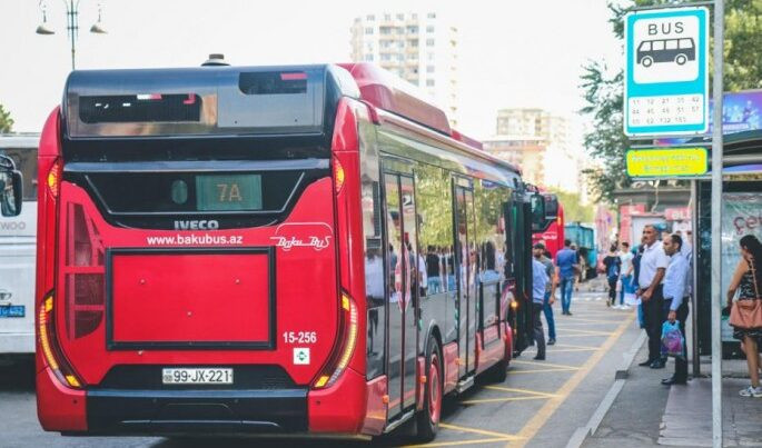 Bakıda dayancaqda avtobus gözləyən qadın öldü