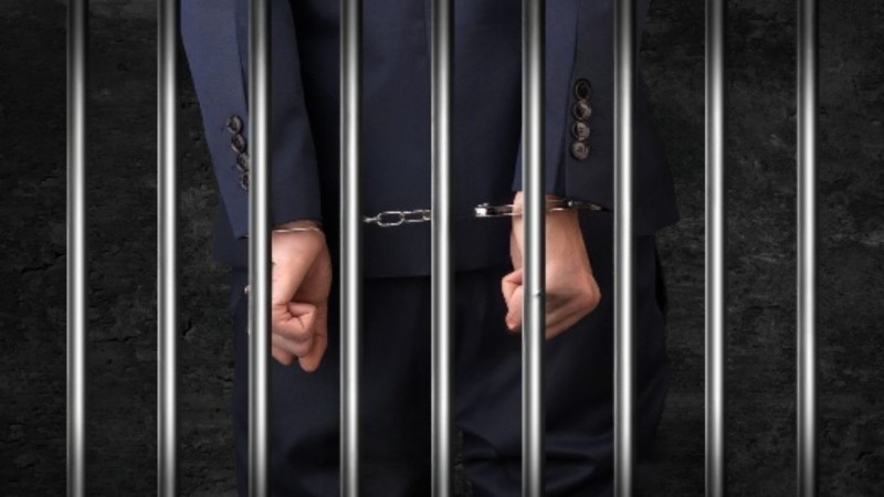 Azərbaycanda vəzifəli şəxslər həbs edildi