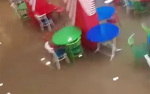 Bu universitetlərdə yağış tavandan içəri axdı - VİDEO