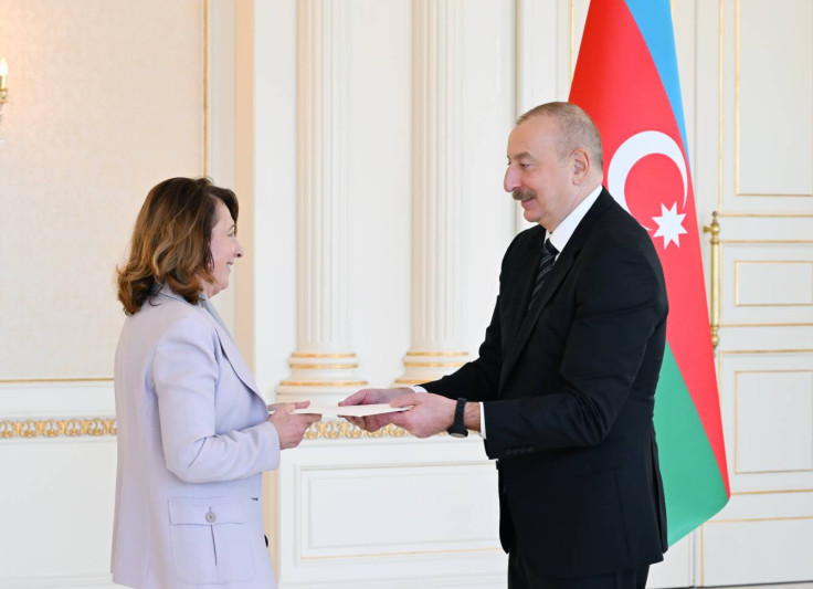 Prezident İlham Əliyev İspaniyanın Azərbaycanda yeni təyin olunmuş səfirinin etimadnaməsini qəbul edib - YENİLƏNİB