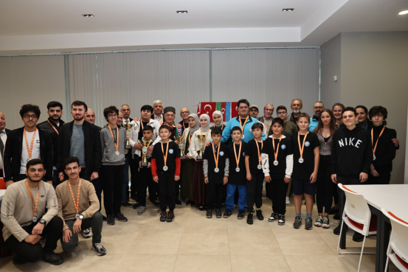 Bursada Zəfər Günü və Atatürkün Anım Günü ilə bağlı şahmat turniri keçirilib