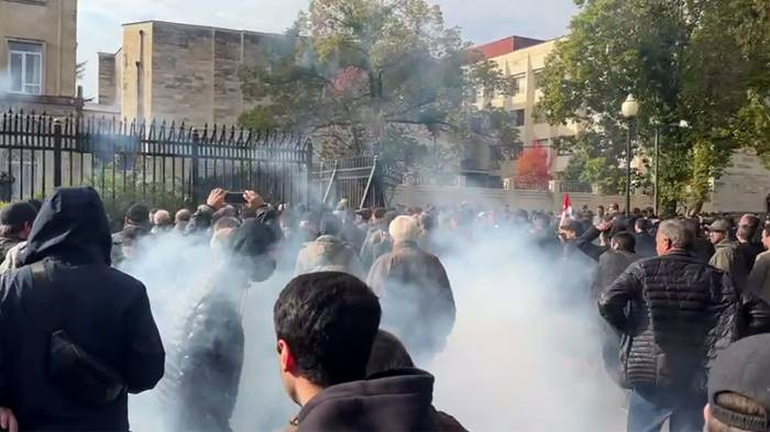 Abxaziyanı etiraz dalğası bürüdü