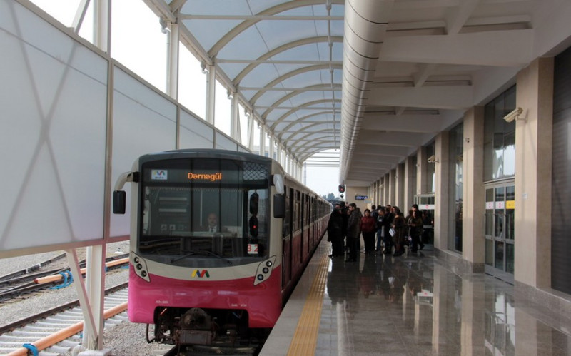 Bu metro stansiyasına qatarların hərəkət cədvəli dəyişdirilir
