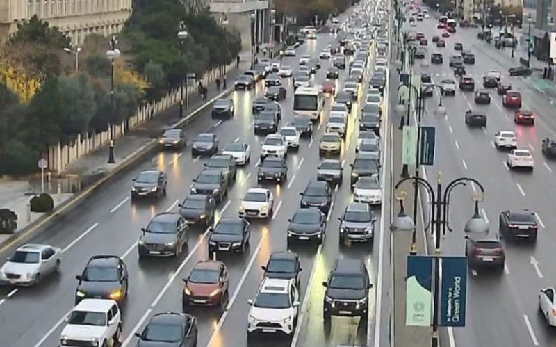 Bakıda tıxac olan yollar - SİYAHI