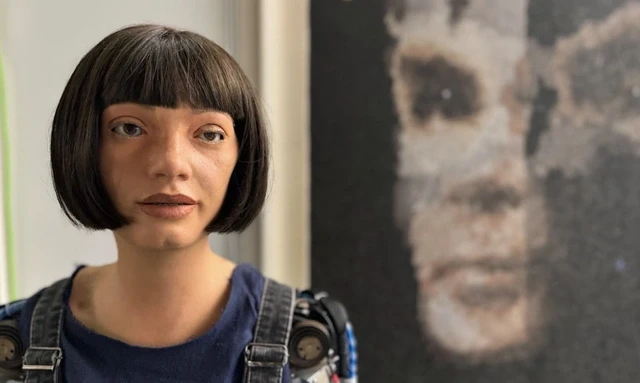 İnsanabənzər robotun çəkdiyi ilk sənət əsəri heyrətamiz qiymətə satıldı