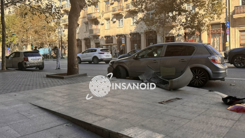 Bakının mərkəzində “Opel” “Toyota” ilə toqqoşdu - FOTO