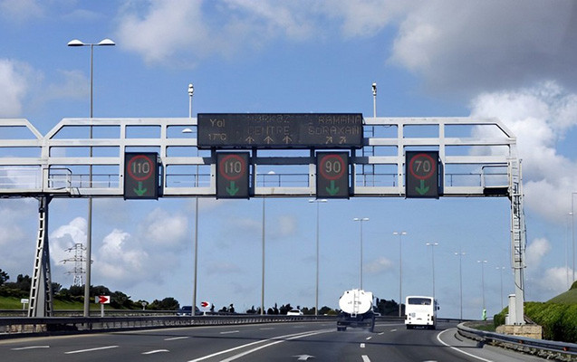 Sabahdan bu yollar bağlanır - SİYAHI