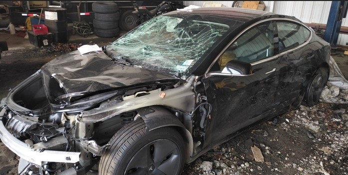 Bakıda “Chevrolet” və Tesla toqquşub, ölən var