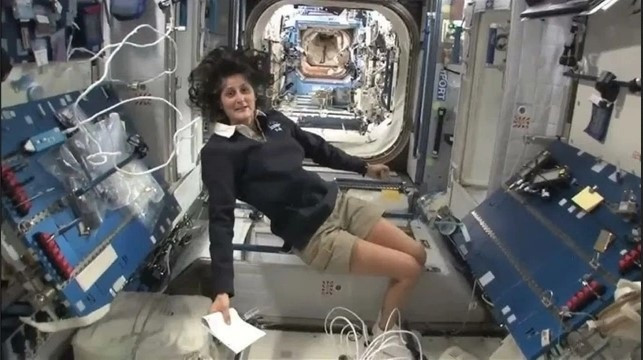 Səkkiz günlük getsə də, iki il kosmosda ilişib qalan astronavtın vəziyyəti pisləşib