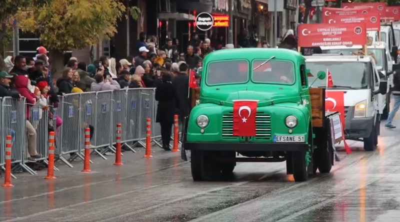 Nəsildən-nəsilə miras qalan yük maşını nümayiş olunub - VİDEO