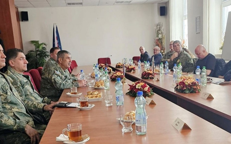 Müdafiə naziri Zakir Həsənov Slovakiyada döyüş texnikaları ilə tanış olub