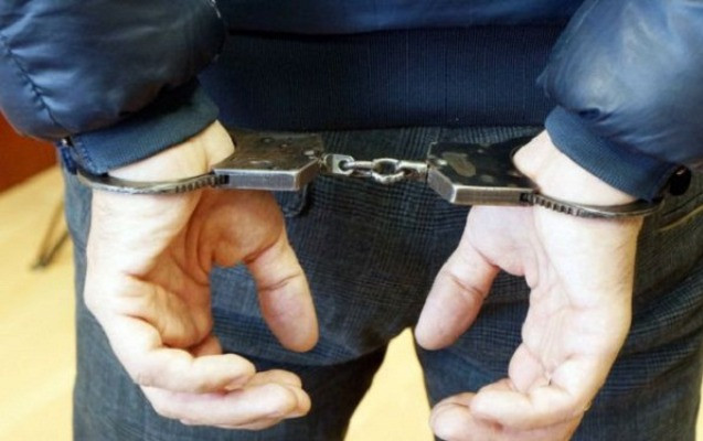 Yeniyetmələr gödəkcədən pul oğurladılar