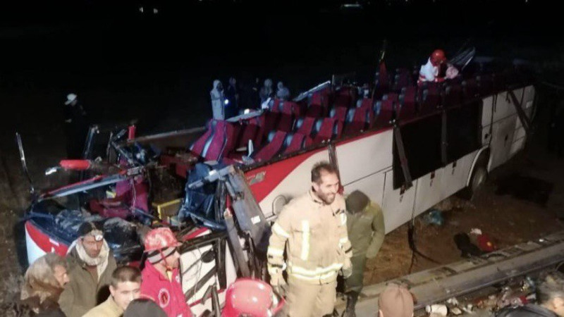 İranda zəvvarları daşıyan avtobus aşdı: Çox sayda ölən və yaralanan var - VİDEO