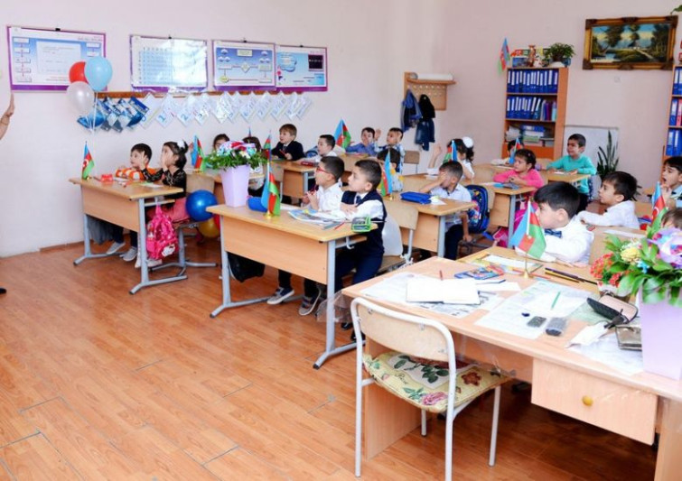 Məktəblərdə payız tətilindən sonra dərslər başlayıb