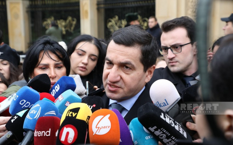 Hikmət Hacıyev: Ermənistanla Azərbaycan arasında danışıqlarda üçüncü ölkəyə ehtiyac yoxdur