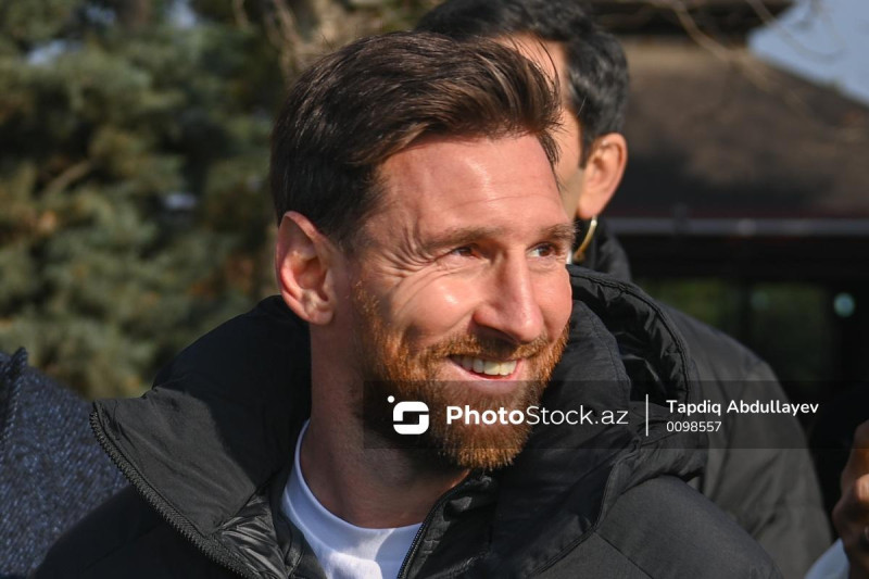 Messi və komanda yoldaşlarının Bakıda fanatlarla görüşü keçirilib