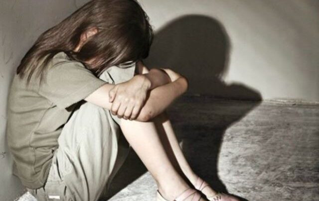 Cəlilabadda DƏHŞƏT: Ana 14 yaşlı qızını öz sevgilisi ilə cinsi əlaqəyə sövq etdi