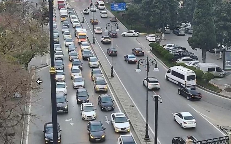 Bakıda tıxac olan yollar - SİYAHI