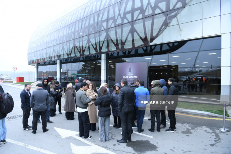 Hava limanında təyyarə qəzasında həlak olanların xatirəsi anılır - FOTO