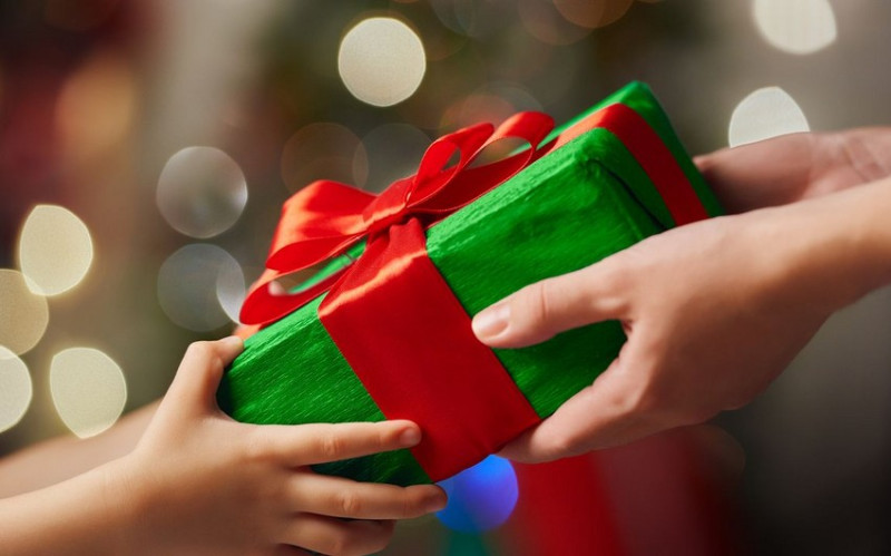 Fransada uşaqların Milad hədiyyələri oğurlanıb