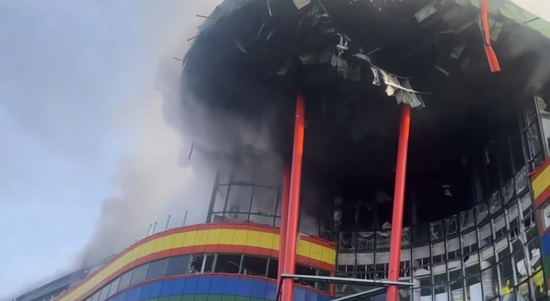 Rusiyada ticarət mərkəzində güclü partlayış olub, ölən var - VİDEO