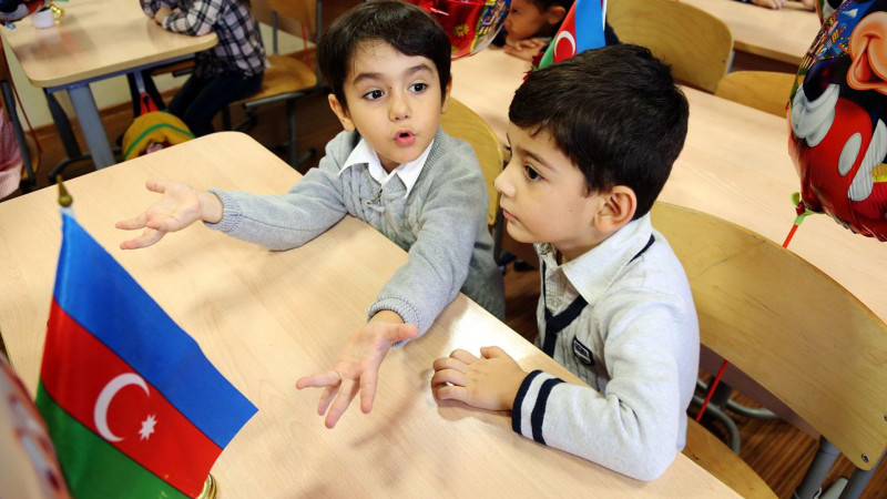 Təyyarədə tualetdə gizlənərək Fransaya uçmuşdu - Qərar verildi