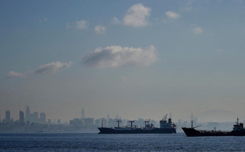 Bosfor boğazından gəmilərin keçidi dayandırılıb