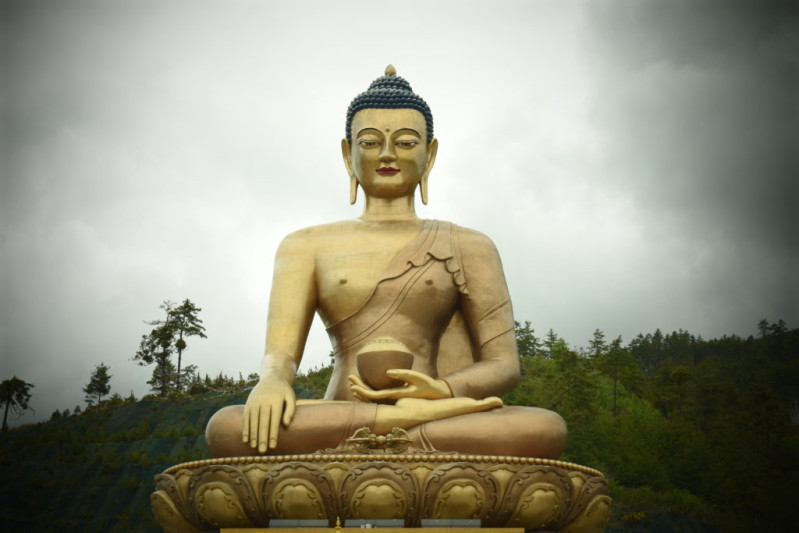 12 metrlik Budda rahibləri cəzalandırdı