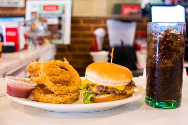 ABŞ-də 100 illik yağda burger hazırlanır - FOTO/VİDEO