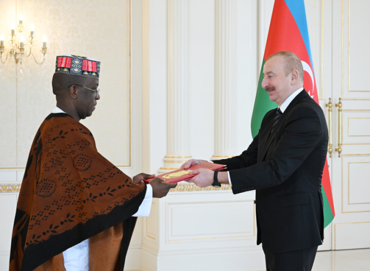 Prezident Qvineyanın yeni səfirinin etimadnaməsini qəbul edib